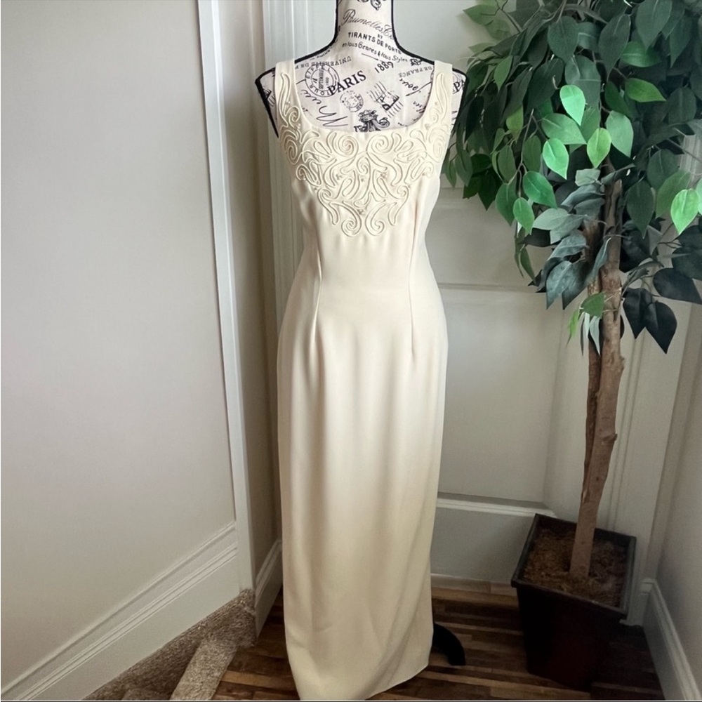 Watters and Watters Vintage Sleeveless Embroidered Formal Gown Cream Sz 8